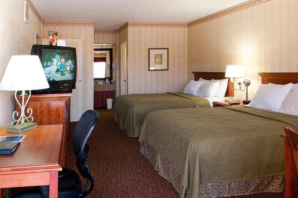 Best Western Plus Raffles Inn & Suites Anaheim Oda fotoğraf